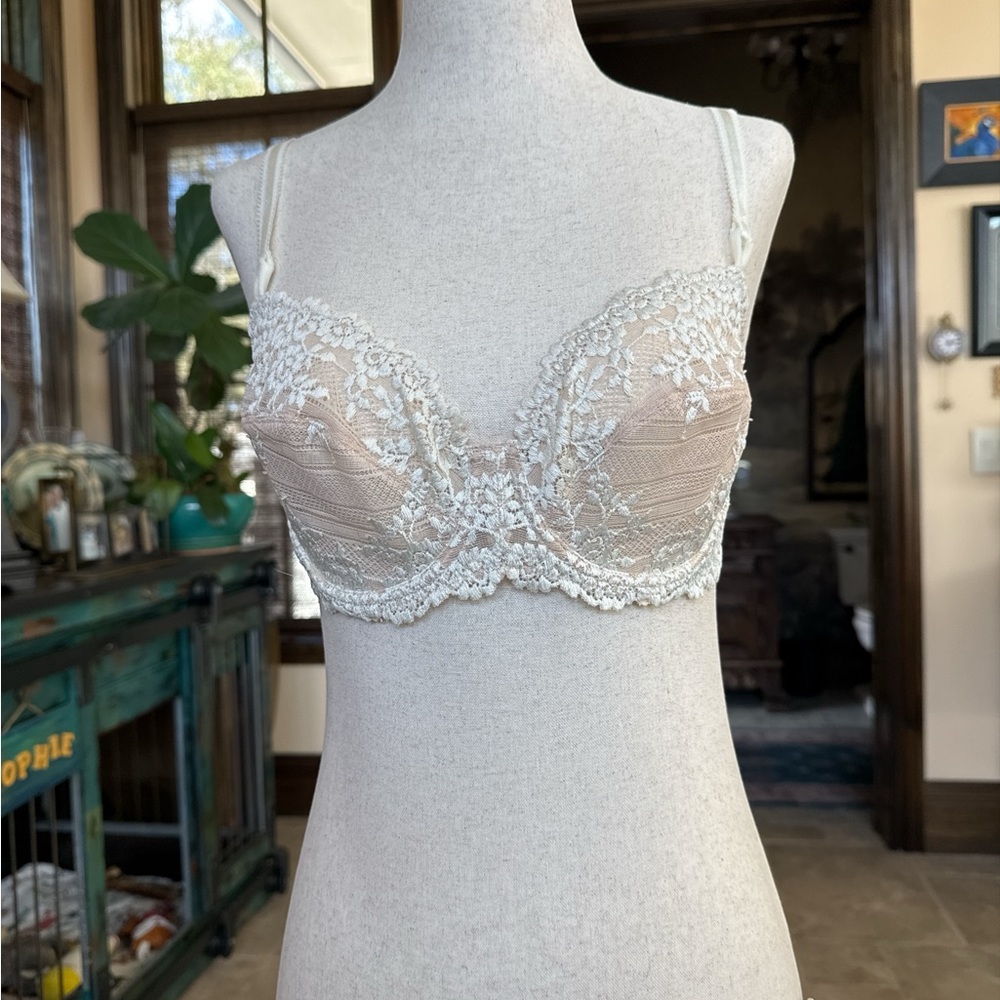 Wacoal Lace Bra in Cream and Tan